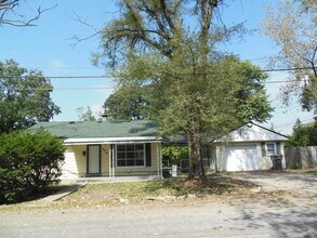 Building Photo - 5902 E 32nd St