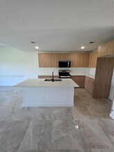 Building Photo - 1305 NW 4th Ave
