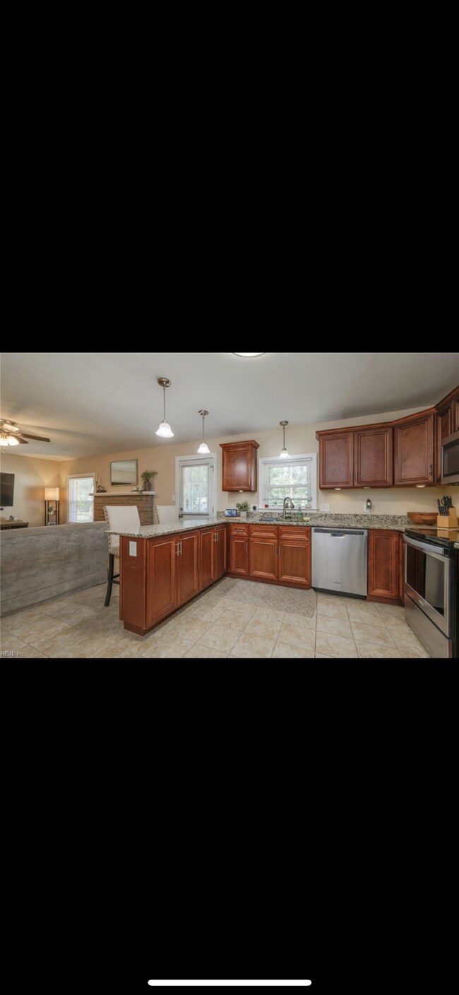 Building Photo - "Charming 4-Bedroom Portsmouth Retreat with Fireplace & Gleaming Hardwood Floors-Room Rental Offe...