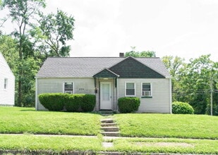 Building Photo - 509 E 3rd St