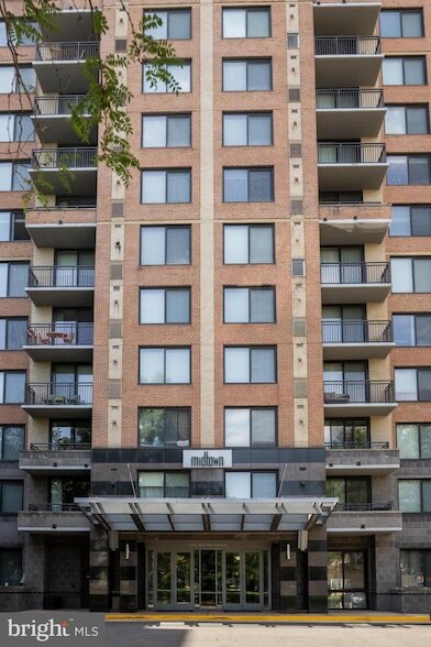 Foto del edificio - 2451 Midtown Ave
