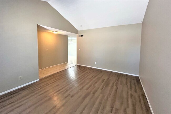 Foto del edificio - 9826 N 49th Ave