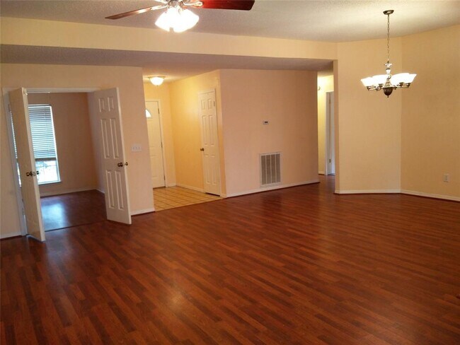 Building Photo - 8423 Sparkling Springs Dr