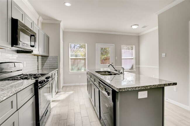 Building Photo - 1045 Marcolin St
