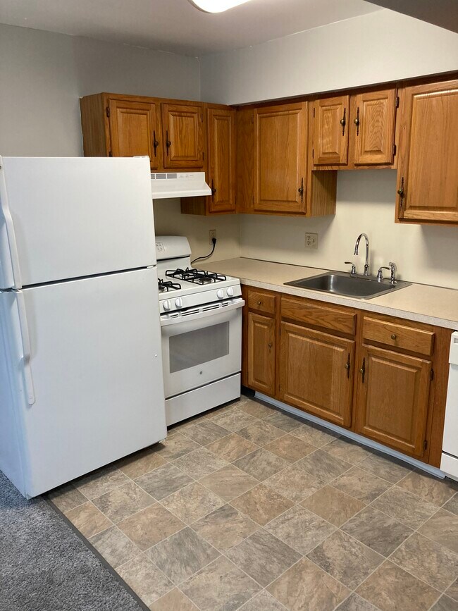 Colonial Court Apartments 840 1st Ave West Haven CT 06516 Colonial Court Apartments 840 1st Ave West Haven CT 06516
