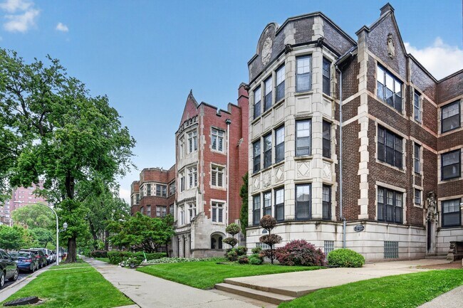 Foto del edificio - 6815 S Crandon Ave