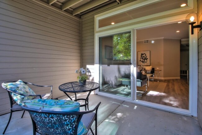 Building Photo - 306 Shadow Run Dr