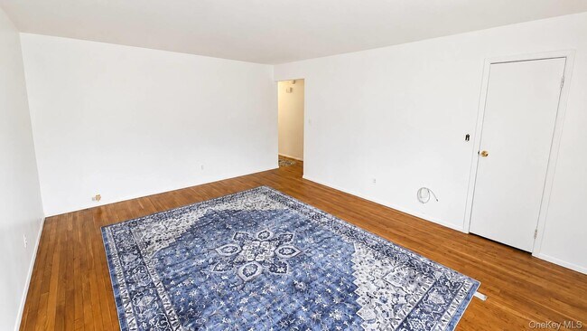 Building Photo - 5 Fishkill Glen Dr