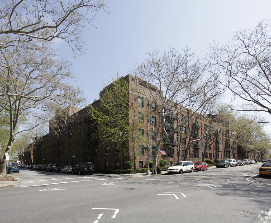 Primary Photo - Sunnyside Garden Apartments