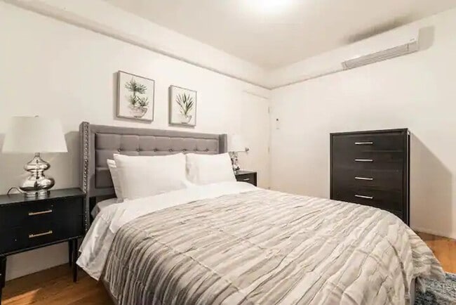 Foto del edificio - 415 W 37th St