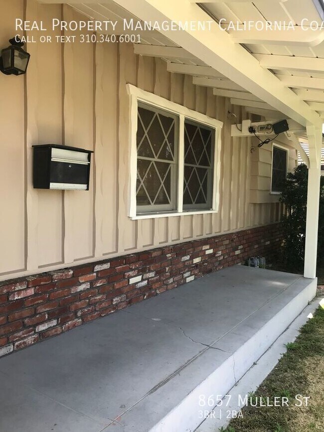 Building Photo - Quaint 3 Bedroom 2 bathroom House in the B...
