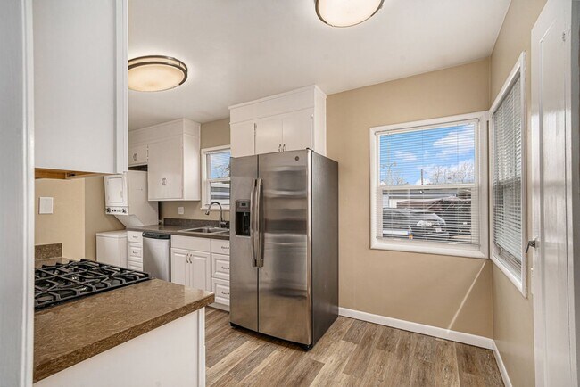 Foto del edificio - 2527 Buena Vista Ave - 1 bedroom | 1 bath ...