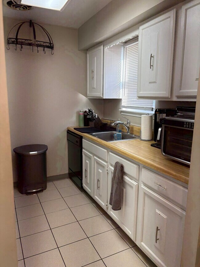 Foto del edificio - 9481 Woodbridge Rd
