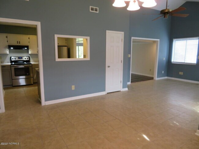 Building Photo - 147 Quarterdeck Townes