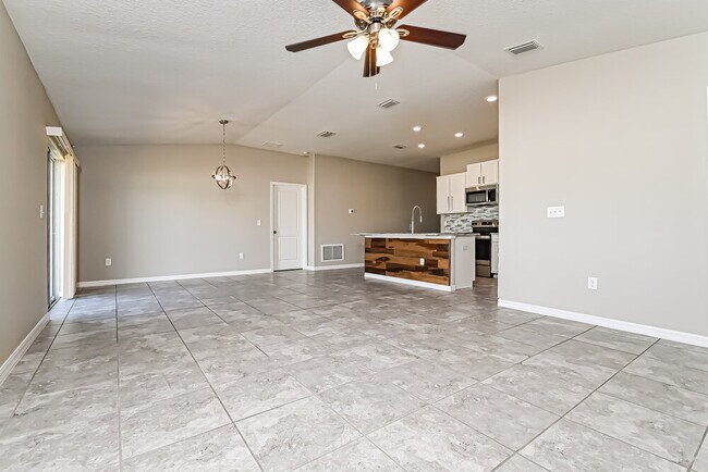 Foto del edificio - 1516 Climbing Dayflower Dr