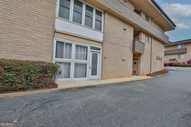 Building Photo - 346 Carpenter Dr NE