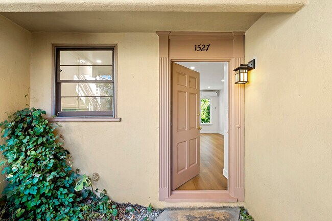 Foto del edificio - 1527 Laurel St