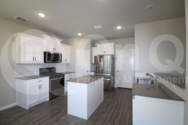 Building Photo - 1412 Black Canyon Ave