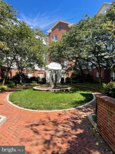 Foto principal - 801 S Greenbrier St