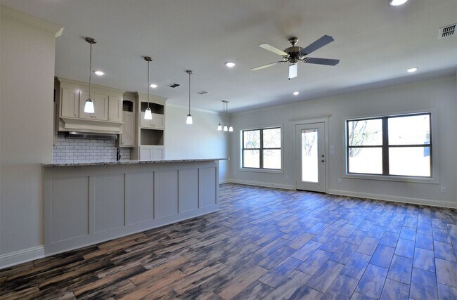 Foto del edificio - Coming Soon! 3/2/2 in Whitehouse ISD!!
