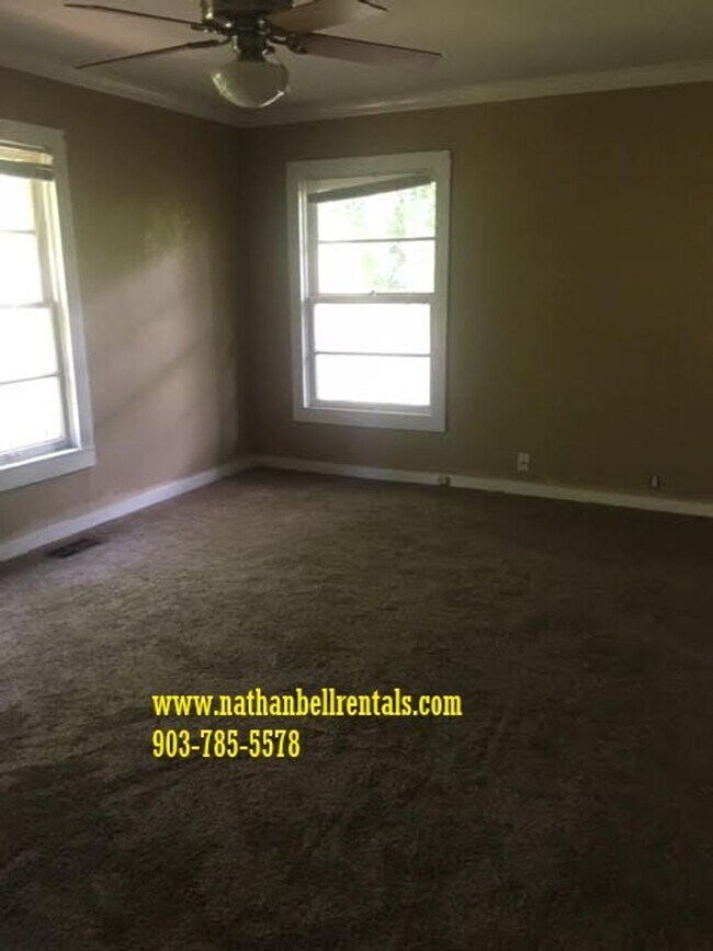Building Photo - Single-Family Home: 3 bed, 2 bath
