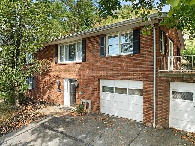 Building Photo - 1447 Beverly Dr