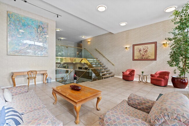 Foto del edificio - 4915 Tyrone Ave
