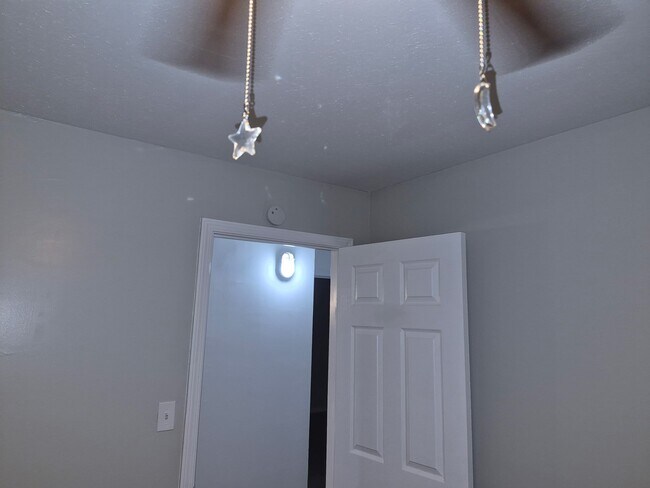 Foto del edificio - 612 Heather Ln