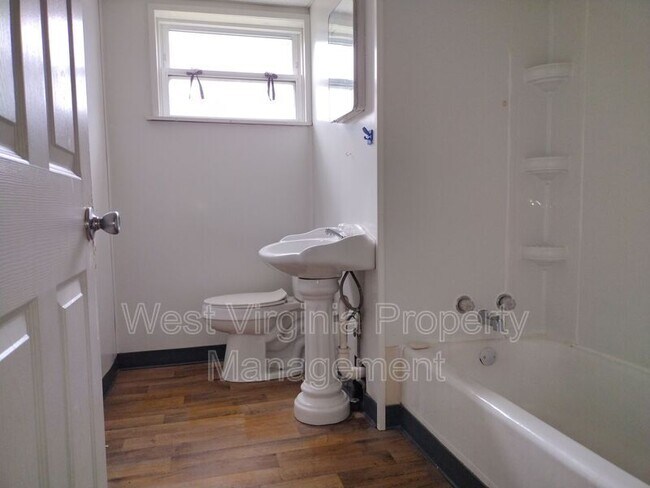Foto del edificio - 335 Little Vine Dr