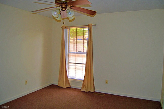 Building Photo - 1032 Brookview Dr