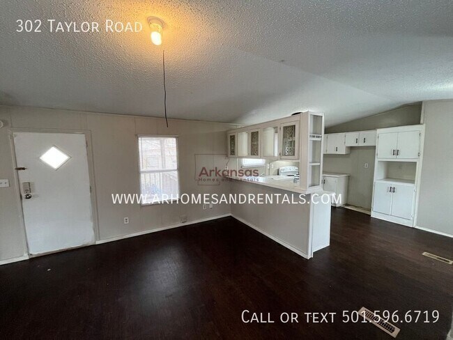 Building Photo - 302 Taylor Rd