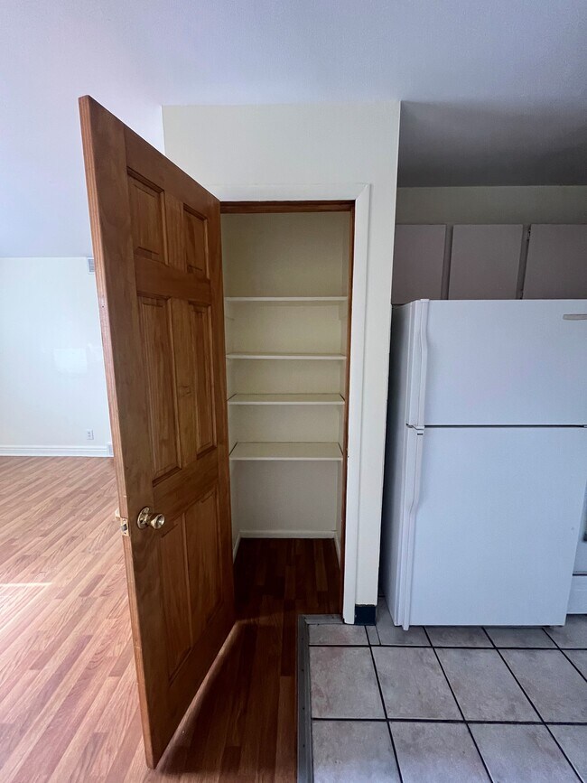 Foto del edificio - Two-Bedroom Apartment in Salt Lake!