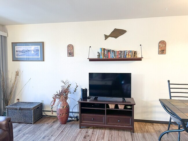 Building Photo - 380 E 11th Ave