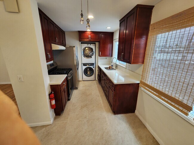 Foto del edificio - 947 Victoria Ave