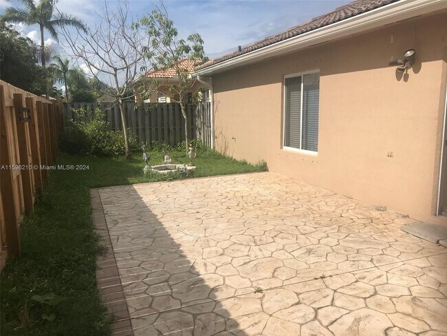Foto del edificio - 690 SE 29th Dr