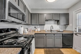 Building Photo - The Monroe