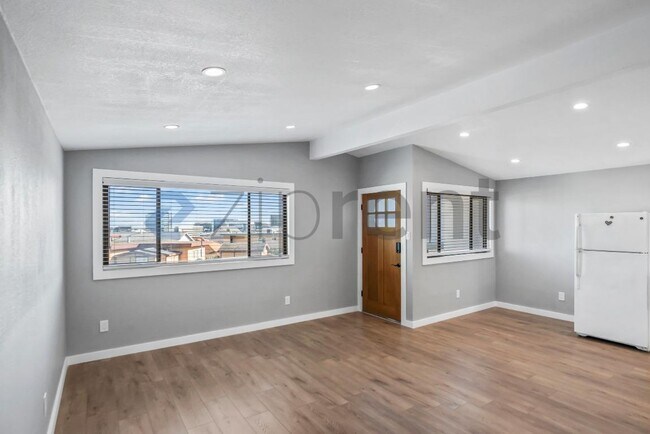 Foto del edificio - 161 Pecks Ln