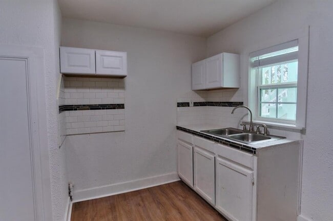 Building Photo - 1533 10th St