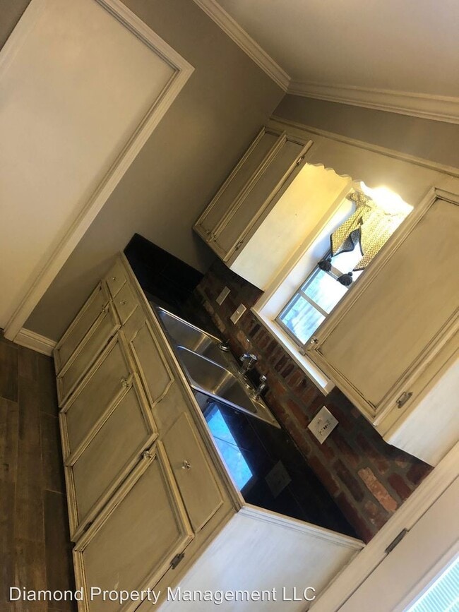 Building Photo - 3 br, 1.5 bath House - 1210 Ella Circle