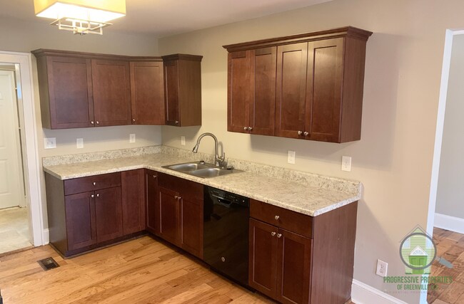 Building Photo - 19 Skyland Dr