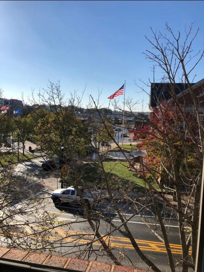 10 Norman St Unit 303, Salem, MA 01970 Condo for Rent in Salem, MA