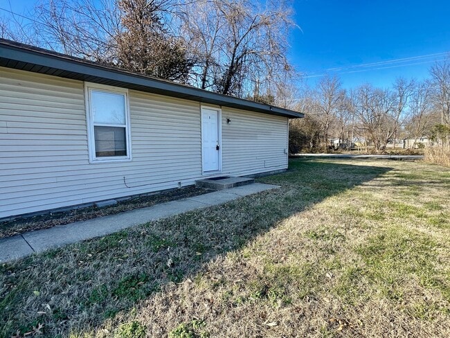 Building Photo - 2405-B E Pacific St