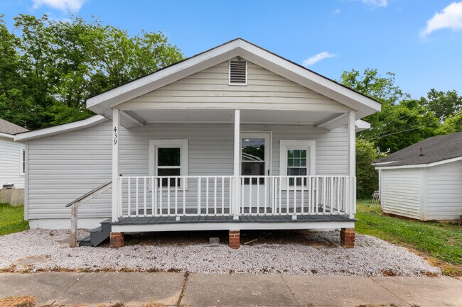 Building Photo - 439 Davis St