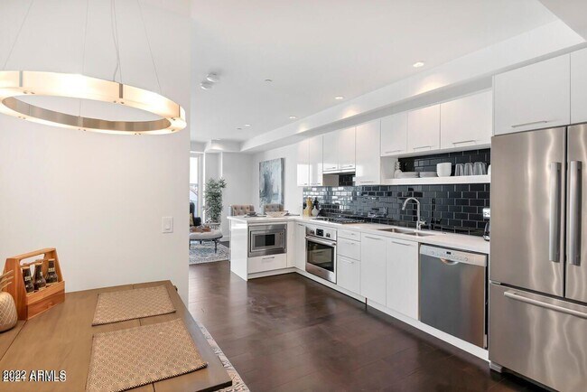 Building Photo - 4422 N 75th St