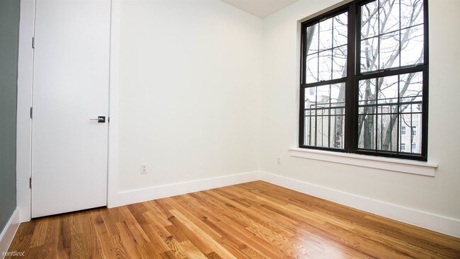 Building Photo - 562 Wilson Ave