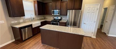 Foto del edificio - 303 Eagle Brook Ln