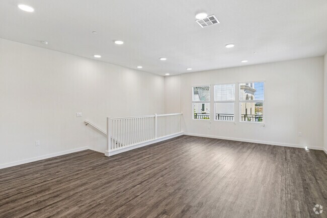 3 habitaciones, 2.5 baños - 1,828 pies cuadrados - Sala de estar - Mayfair 2