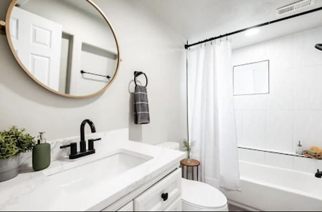 Building Photo - 437 N 700 W