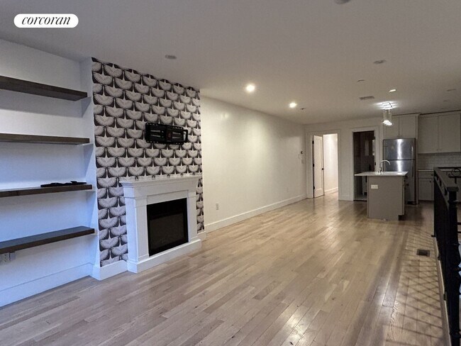 Building Photo - 654A Halsey St
