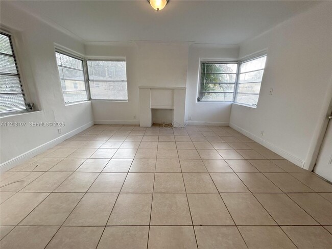 Foto del edificio - 701 NE 86th St